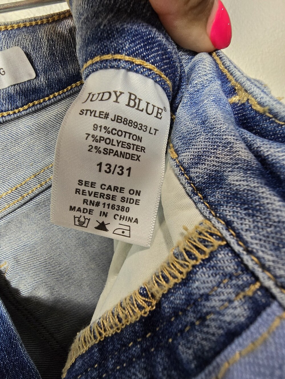 Judy Blue Distressed Wide Leg Jeans High Rise Raw Hem 13/31 JB88933 LT - Picture 4 of 6